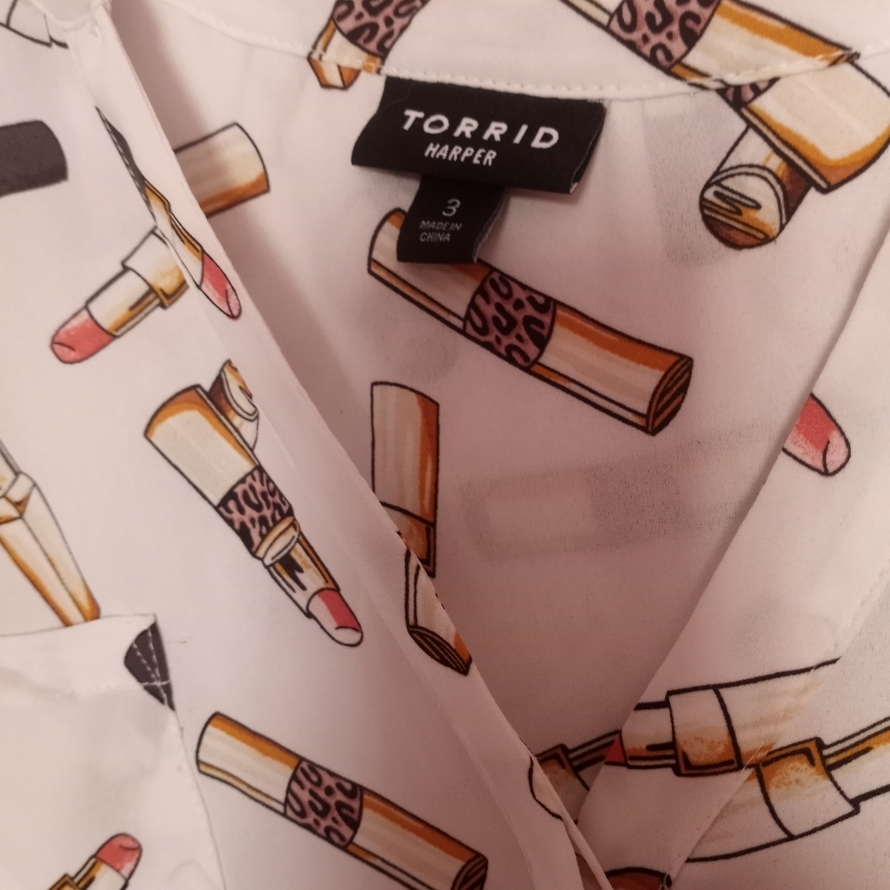 torrid Harper White Sleeveless Lipstick Print Chiffon Camisole - Picture 2 of 3